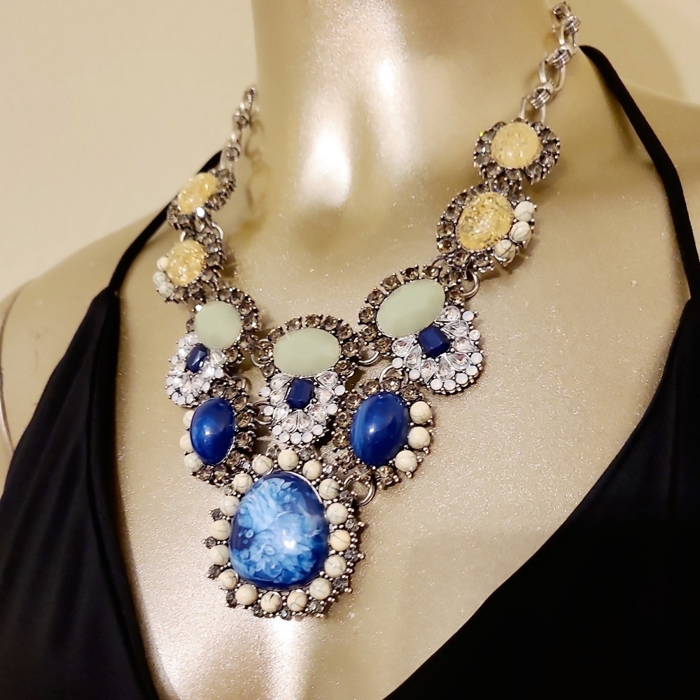 SOLD CHLOE & ISABEL TANGIER SOLADITE CHAMPAGNE CRYSTAL SILVER STATEMENT NECKL… - Picture 11 of 16